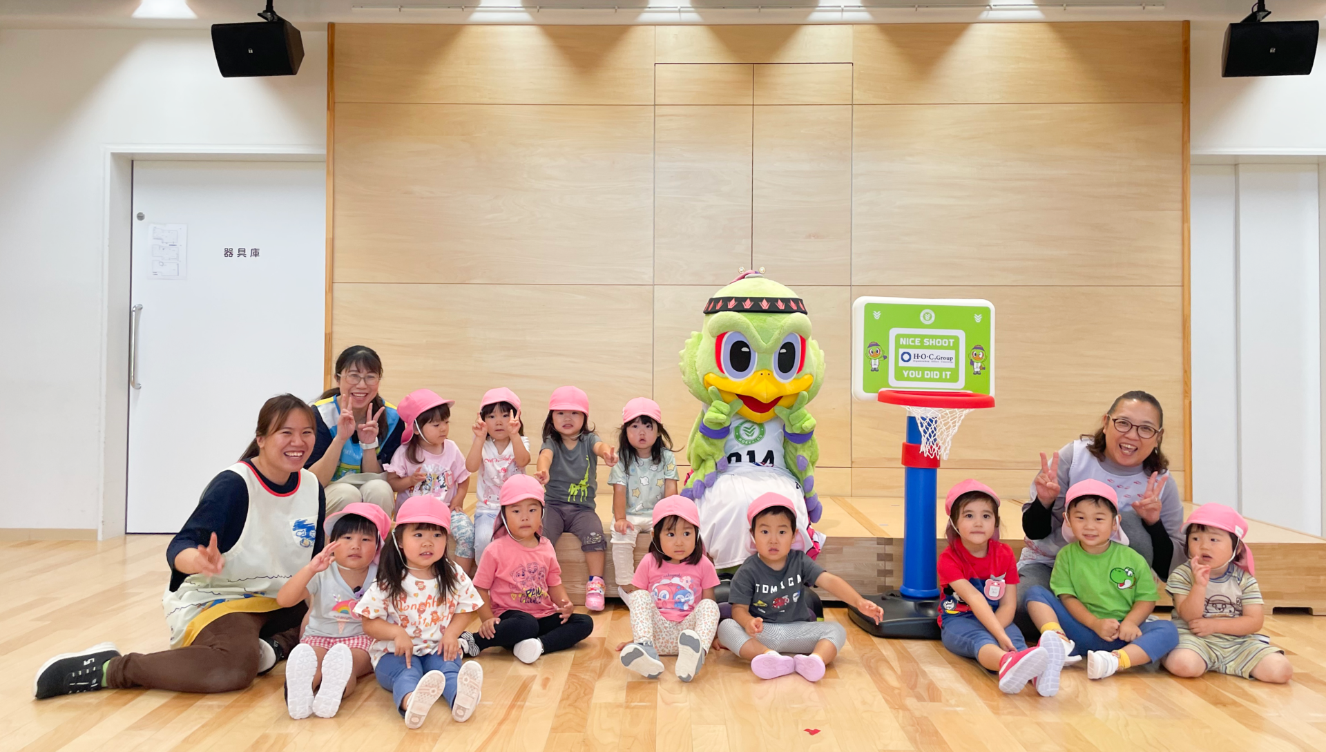 麻生明星幼稚園へミニゴールを寄贈しました